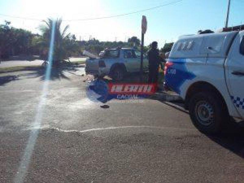 Acidente deixa dois veículos parcialmente destruídos e pessoas lesionadas em Cacoal Acidente deixa dois veículos parcialmente destruídos e pessoas lesionadas em Cacoal