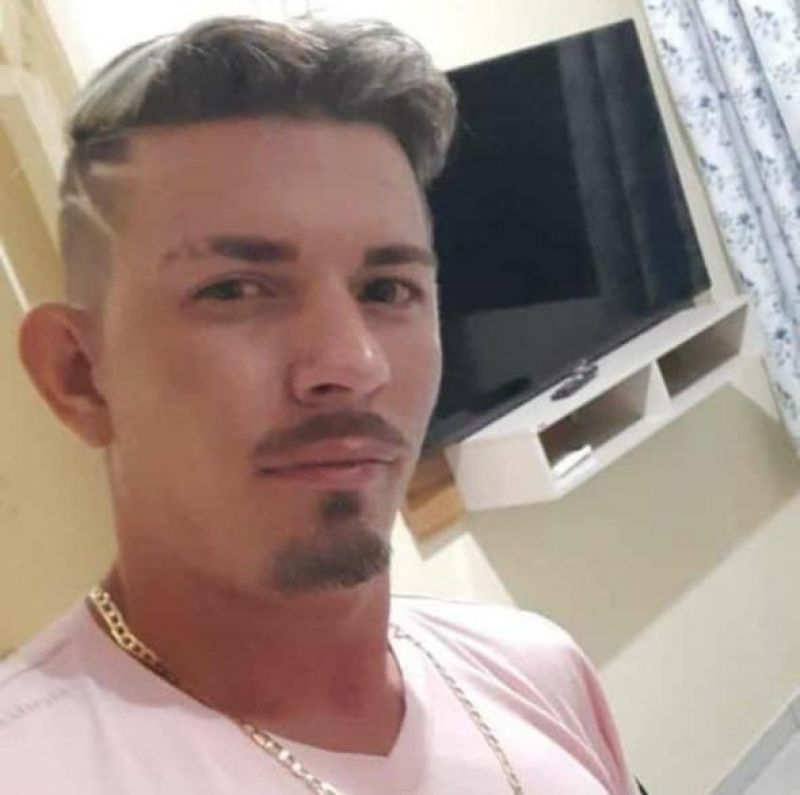 Acusado de crimes de associação criminosa e de aplicar golpes de estelionato é preso pela Polícia Militar em Rolim de Moura; um veículo foi apreendido Acusado de crimes de associação criminosa e de aplicar golpes de estelionato é preso pela Polícia Militar em Rolim de Moura; um veículo foi apreendido