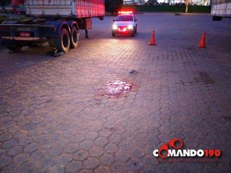 Andarilho tem as pernas dilaceradas por carreta em Ji-Paraná Andarilho tem as pernas dilaceradas por carreta em Ji-Paraná