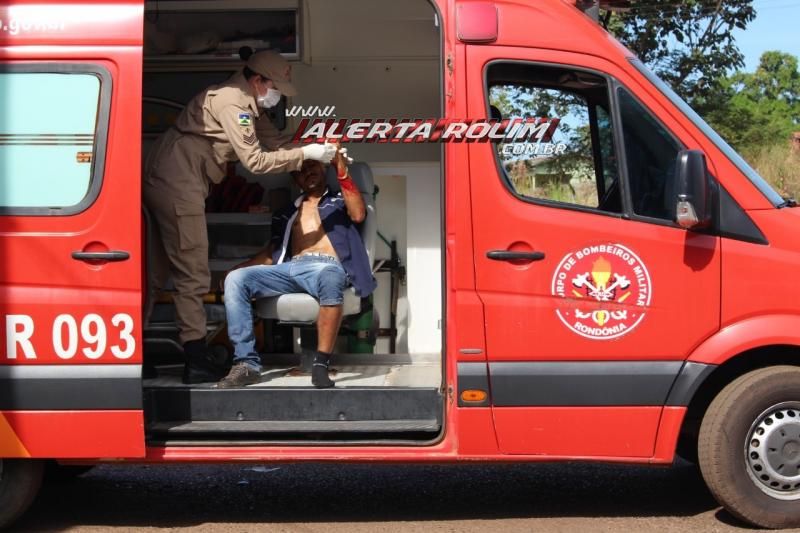 Colisão entre carro e moto deixa dois feridos nesta manhã de segunda-feira em Rolim de Moura Colisão entre carro e moto deixa dois feridos nesta manhã de segunda-feira em Rolim de Moura