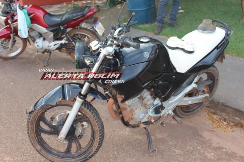 Colisão entre carro e moto deixa dois feridos nesta manhã de segunda-feira em Rolim de Moura Colisão entre carro e moto deixa dois feridos nesta manhã de segunda-feira em Rolim de Moura