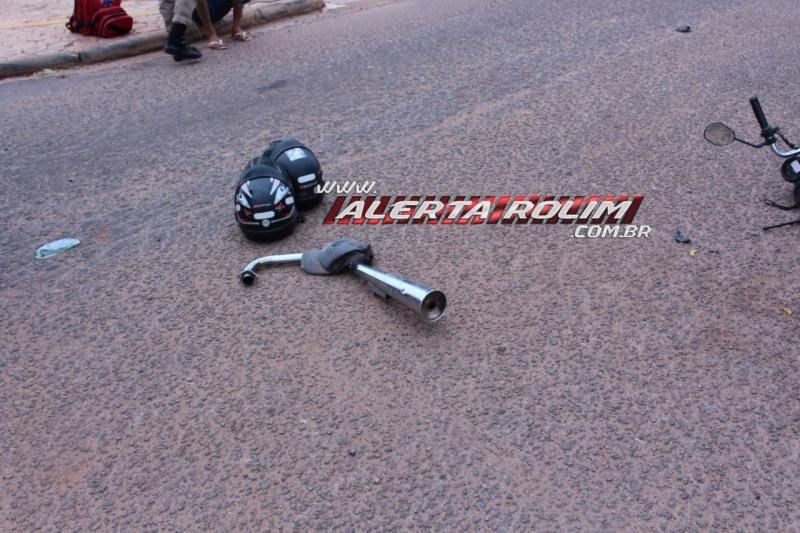 Colisão entre carro e moto resulta em dois feridos no Centro de Rolim de Moura Colisão entre carro e moto resulta em dois feridos no Centro de Rolim de Moura