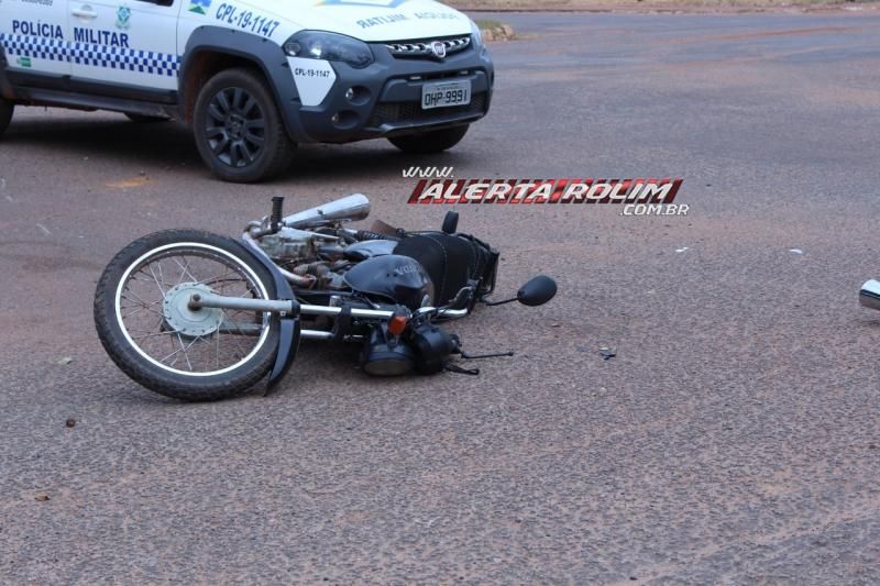 Colisão entre carro e moto resulta em dois feridos no Centro de Rolim de Moura Colisão entre carro e moto resulta em dois feridos no Centro de Rolim de Moura