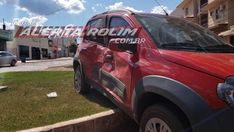Colisão entre dois carros foi registrada nesta tarde de quinta-feira em Rolim de Moura Colisão entre dois carros foi registrada nesta tarde de quinta-feira em Rolim de Moura