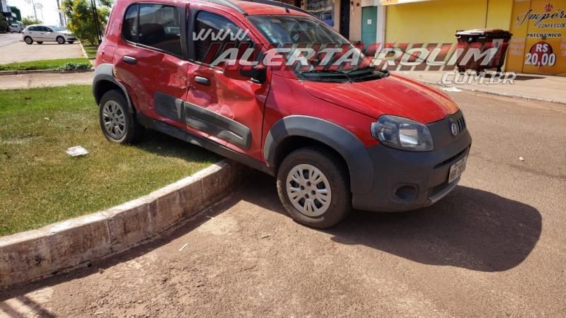 Colisão entre dois carros foi registrada nesta tarde de quinta-feira em Rolim de Moura Colisão entre dois carros foi registrada nesta tarde de quinta-feira em Rolim de Moura