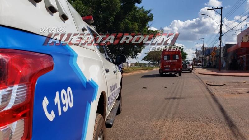Colisão entre dois carros foi registrada nesta tarde de quinta-feira em Rolim de Moura Colisão entre dois carros foi registrada nesta tarde de quinta-feira em Rolim de Moura