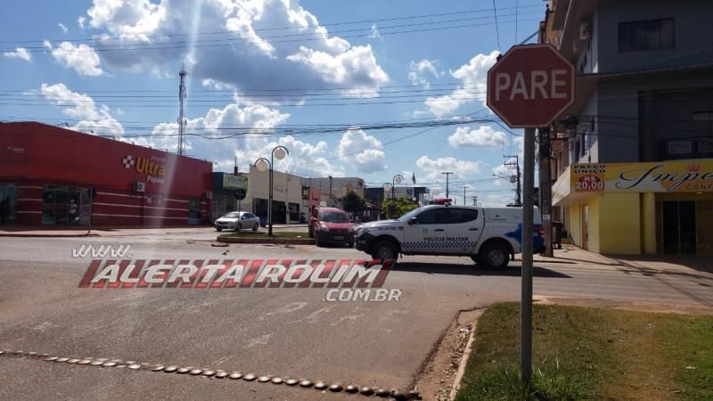 Colisão entre dois carros foi registrada nesta tarde de quinta-feira em Rolim de Moura Colisão entre dois carros foi registrada nesta tarde de quinta-feira em Rolim de Moura