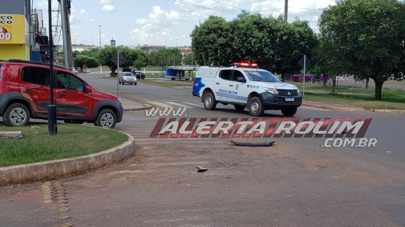 Colisão entre dois carros foi registrada nesta tarde de quinta-feira em Rolim de Moura Colisão entre dois carros foi registrada nesta tarde de quinta-feira em Rolim de Moura