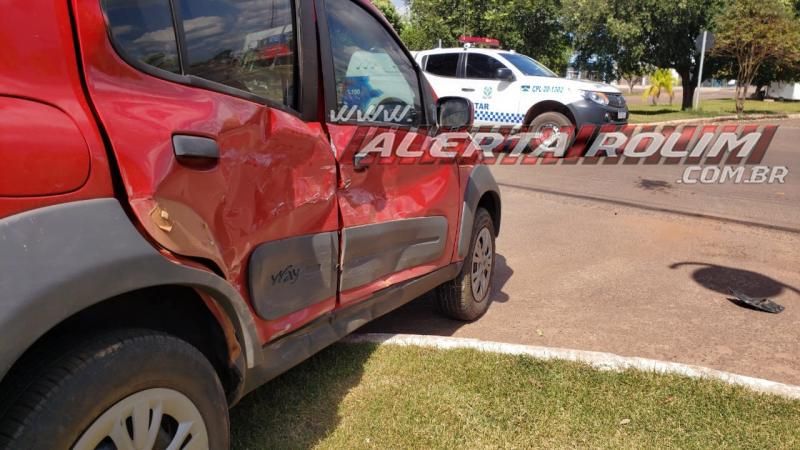 Colisão entre dois carros foi registrada nesta tarde de quinta-feira em Rolim de Moura Colisão entre dois carros foi registrada nesta tarde de quinta-feira em Rolim de Moura