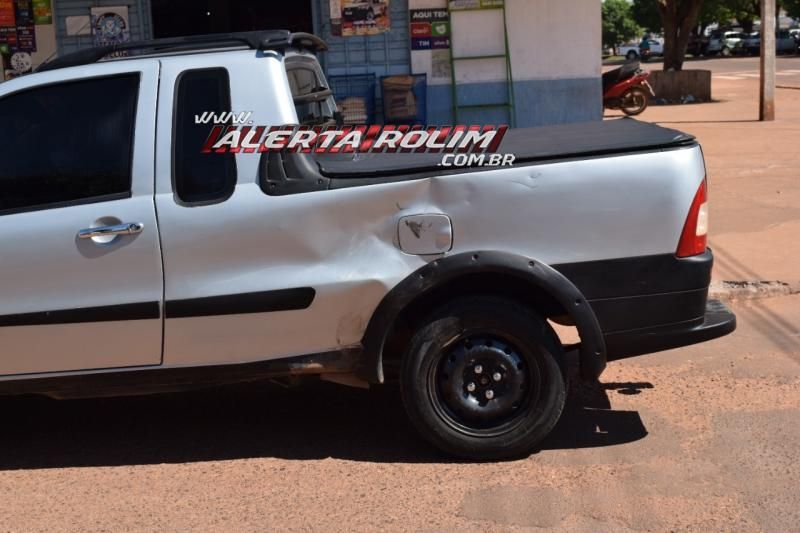 Condutor de moto fica ferido ao atingir carro nesta manhã no bairro Planalto em Rolim de Moura Condutor de moto fica ferido ao atingir carro nesta manhã no bairro Planalto em Rolim de Moura