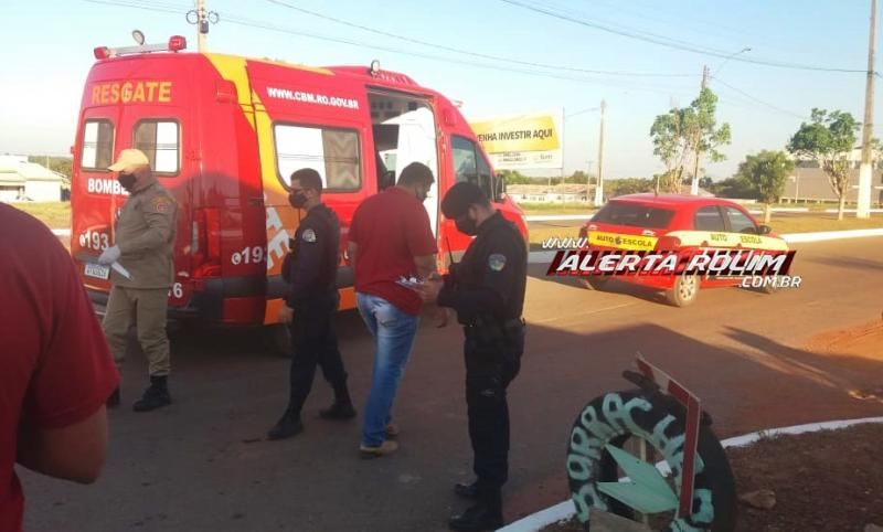 Condutora de veículo oficial do DER é socorrida pelos bombeiros após acidente com automóvel de Autoescola Condutora de veículo oficial do DER é socorrida pelos bombeiros após acidente com automóvel de Autoescola