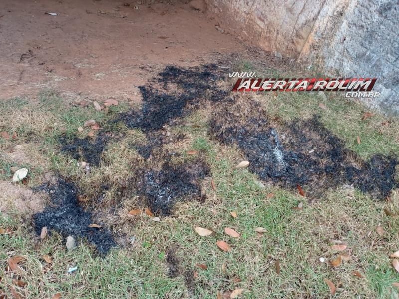 Coquetel molotov foi arremessado contra o prédio da vigilância sanitária durante a madrugada em Rolim de Moura Coquetel molotov foi arremessado contra o prédio da vigilância sanitária durante a madrugada em Rolim de Moura