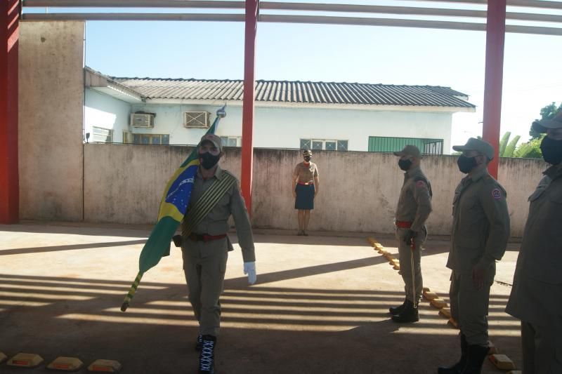 Formatura militar marca a passagem de comando dos bombeiros de Rolim de Moura Formatura militar marca a passagem de comando dos bombeiros de Rolim de Moura