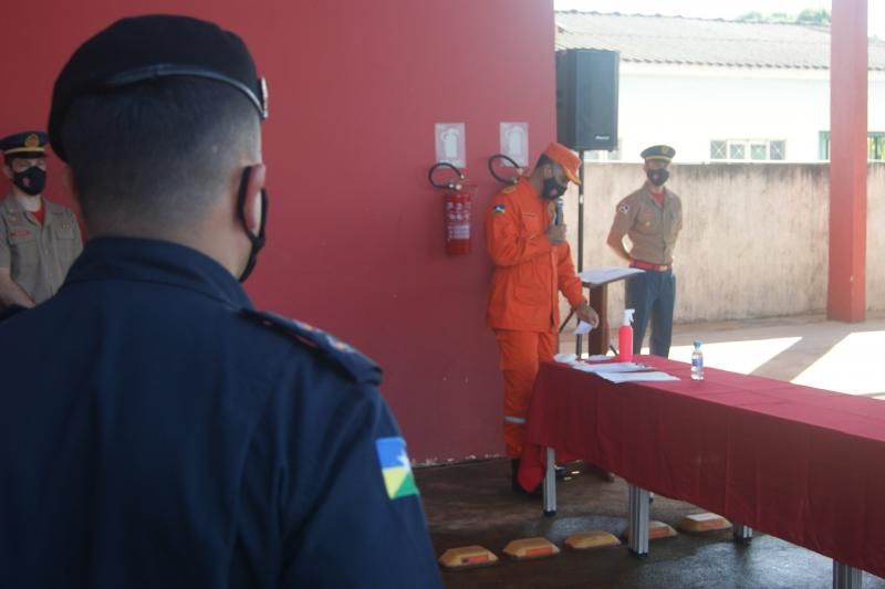 Formatura militar marca a passagem de comando dos bombeiros de Rolim de Moura Formatura militar marca a passagem de comando dos bombeiros de Rolim de Moura