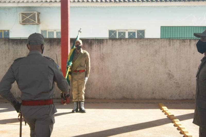 Formatura militar marca a passagem de comando dos bombeiros de Rolim de Moura Formatura militar marca a passagem de comando dos bombeiros de Rolim de Moura