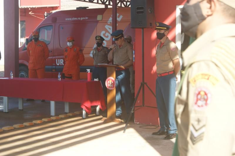 Formatura militar marca a passagem de comando dos bombeiros de Rolim de Moura Formatura militar marca a passagem de comando dos bombeiros de Rolim de Moura