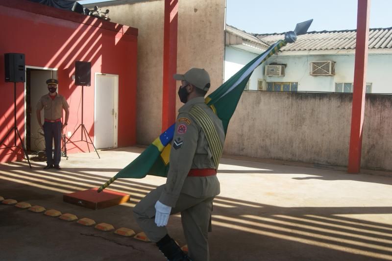 Formatura militar marca a passagem de comando dos bombeiros de Rolim de Moura Formatura militar marca a passagem de comando dos bombeiros de Rolim de Moura