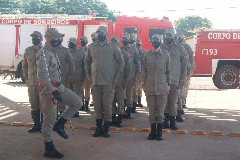 Formatura militar marca a passagem de comando dos bombeiros de Rolim de Moura Formatura militar marca a passagem de comando dos bombeiros de Rolim de Moura