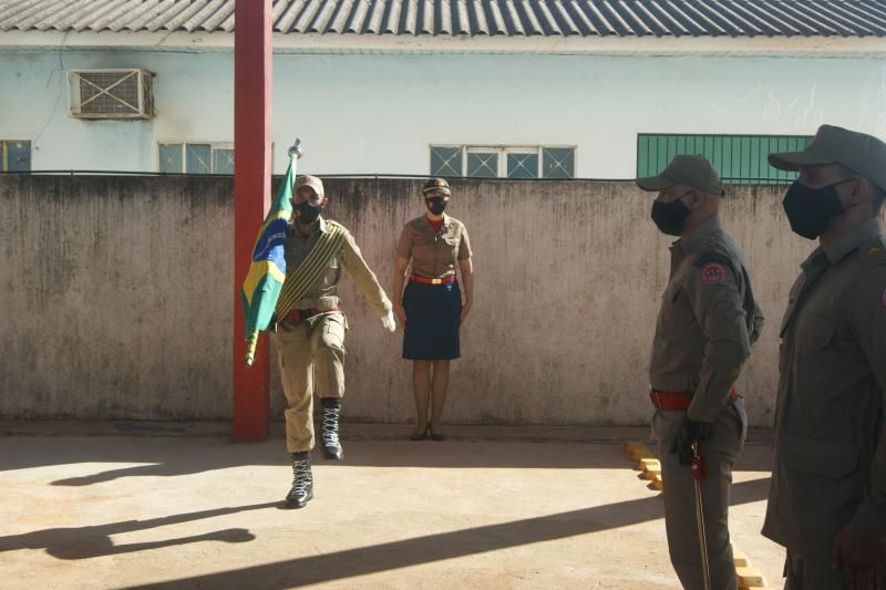 Formatura militar marca a passagem de comando dos bombeiros de Rolim de Moura Formatura militar marca a passagem de comando dos bombeiros de Rolim de Moura