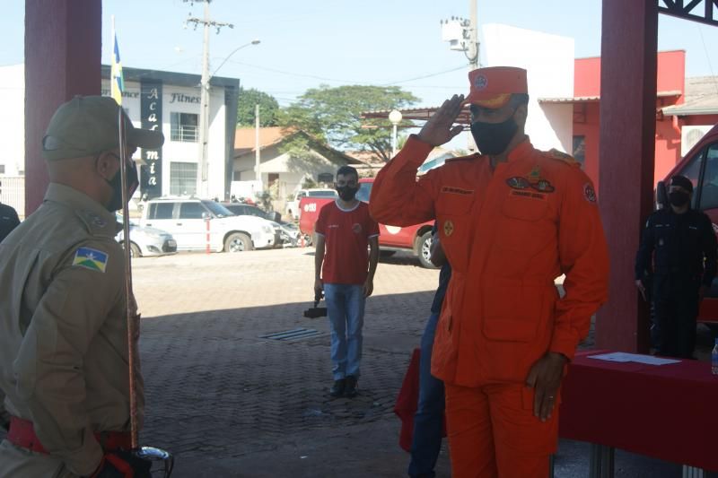 Formatura militar marca a passagem de comando dos bombeiros de Rolim de Moura Formatura militar marca a passagem de comando dos bombeiros de Rolim de Moura