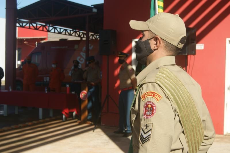 Formatura militar marca a passagem de comando dos bombeiros de Rolim de Moura Formatura militar marca a passagem de comando dos bombeiros de Rolim de Moura