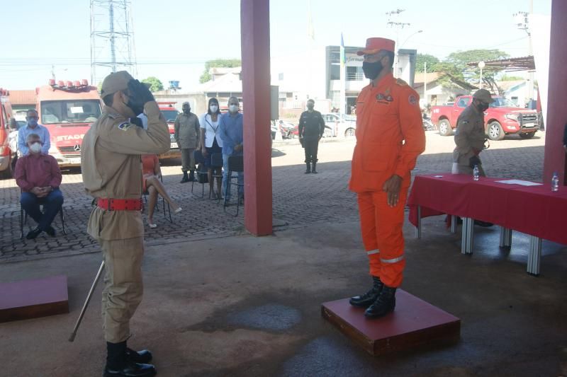 Formatura militar marca a passagem de comando dos bombeiros de Rolim de Moura Formatura militar marca a passagem de comando dos bombeiros de Rolim de Moura