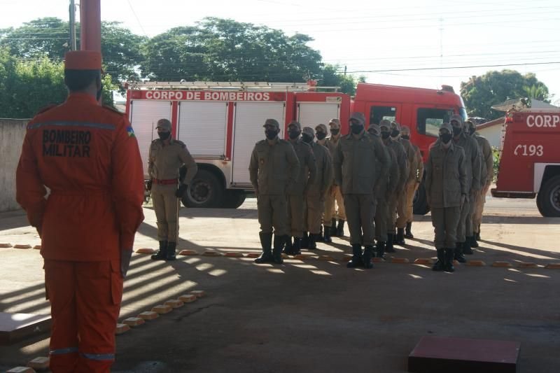 Formatura militar marca a passagem de comando dos bombeiros de Rolim de Moura Formatura militar marca a passagem de comando dos bombeiros de Rolim de Moura