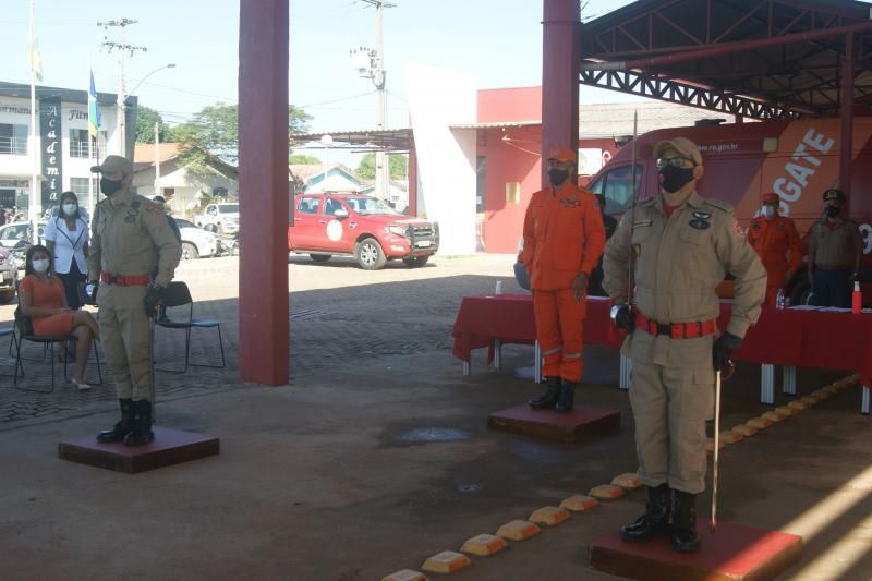 Formatura militar marca a passagem de comando dos bombeiros de Rolim de Moura Formatura militar marca a passagem de comando dos bombeiros de Rolim de Moura