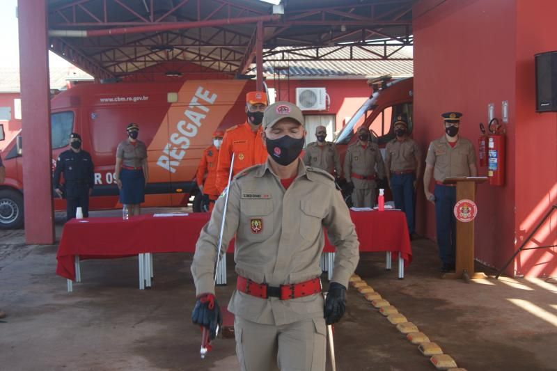 Formatura militar marca a passagem de comando dos bombeiros de Rolim de Moura Formatura militar marca a passagem de comando dos bombeiros de Rolim de Moura