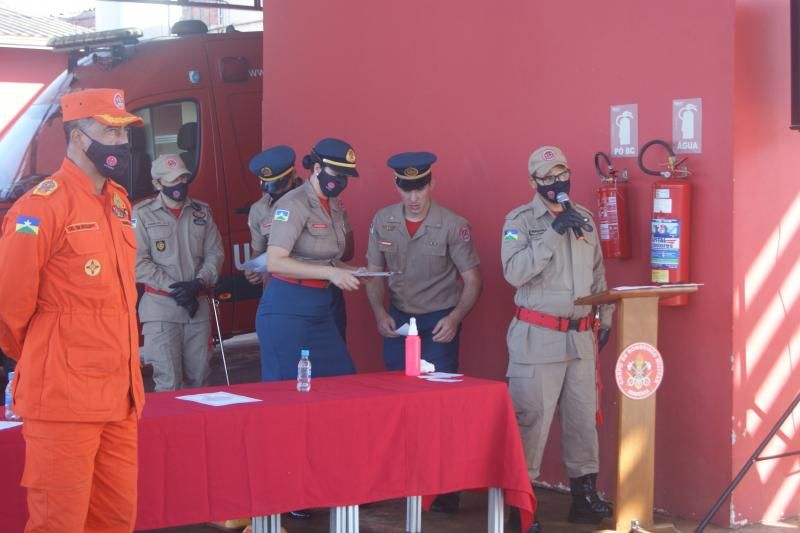 Formatura militar marca a passagem de comando dos bombeiros de Rolim de Moura Formatura militar marca a passagem de comando dos bombeiros de Rolim de Moura
