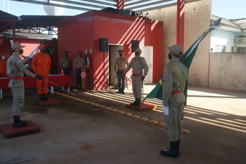 Formatura militar marca a passagem de comando dos bombeiros de Rolim de Moura Formatura militar marca a passagem de comando dos bombeiros de Rolim de Moura