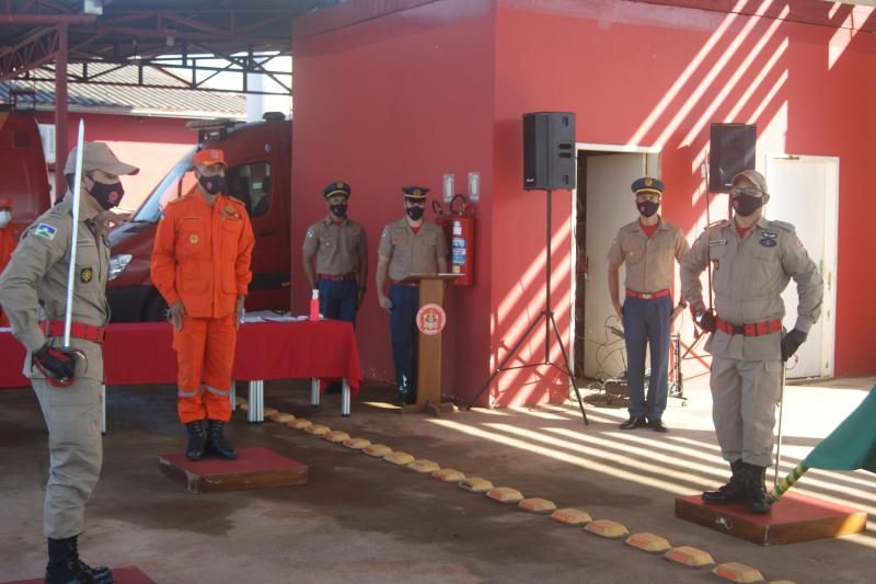 Formatura militar marca a passagem de comando dos bombeiros de Rolim de Moura Formatura militar marca a passagem de comando dos bombeiros de Rolim de Moura