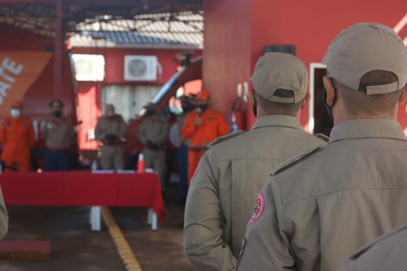 Formatura militar marca a passagem de comando dos bombeiros de Rolim de Moura Formatura militar marca a passagem de comando dos bombeiros de Rolim de Moura