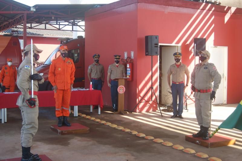 Formatura militar marca a passagem de comando dos bombeiros de Rolim de Moura Formatura militar marca a passagem de comando dos bombeiros de Rolim de Moura