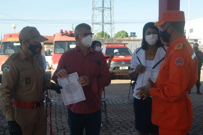Formatura militar marca a passagem de comando dos bombeiros de Rolim de Moura Formatura militar marca a passagem de comando dos bombeiros de Rolim de Moura