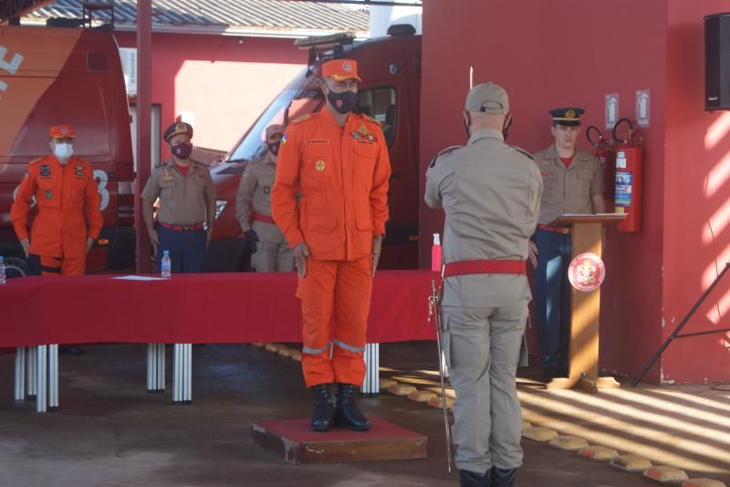 Formatura militar marca a passagem de comando dos bombeiros de Rolim de Moura Formatura militar marca a passagem de comando dos bombeiros de Rolim de Moura
