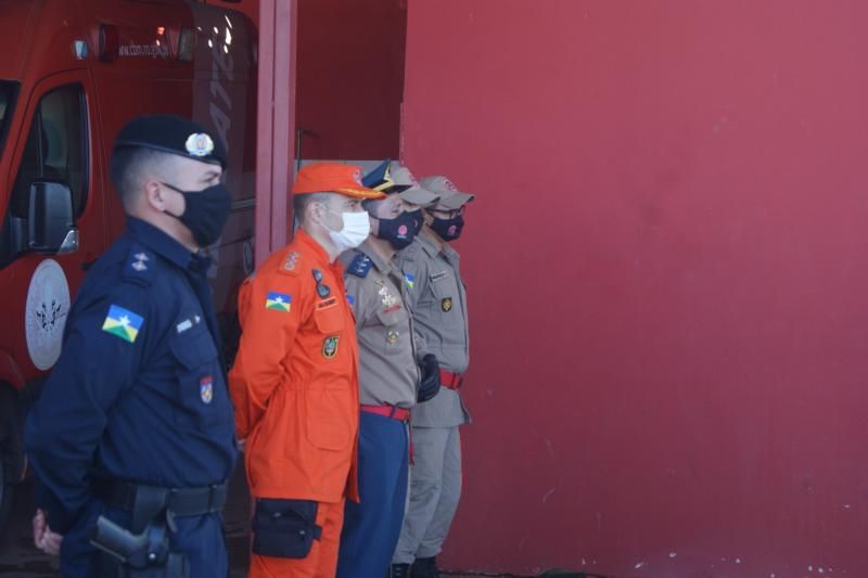 Formatura militar marca a passagem de comando dos bombeiros de Rolim de Moura Formatura militar marca a passagem de comando dos bombeiros de Rolim de Moura