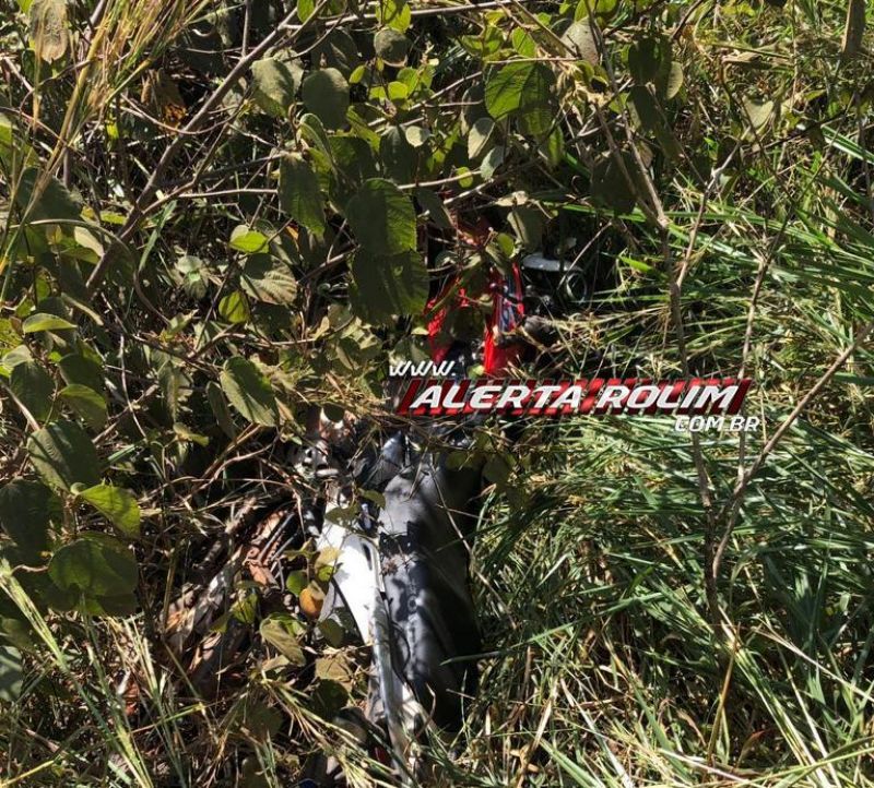 Motociclista é socorrido pelos bombeiros com possíveis fraturas após colisão frontal entre moto e carro na RO-010, próximo ao Distrito de Nova Estrela Motociclista é socorrido pelos bombeiros com possíveis fraturas após colisão frontal entre moto e carro na RO-010, próximo ao Distrito de Nova Estrela