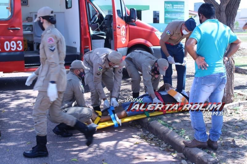Motociclista fratura braço após ser atingido por carro em Rolim de Moura Motociclista fratura braço após ser atingido por carro em Rolim de Moura