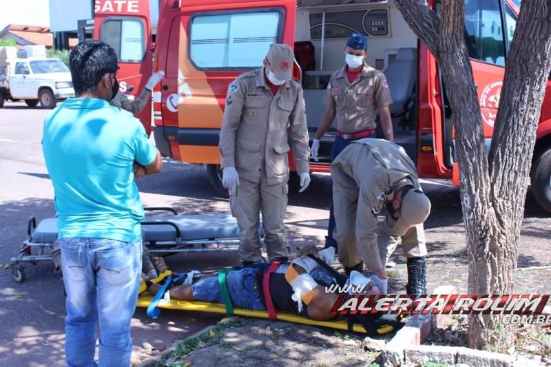 Motociclista fratura braço após ser atingido por carro em Rolim de Moura Motociclista fratura braço após ser atingido por carro em Rolim de Moura