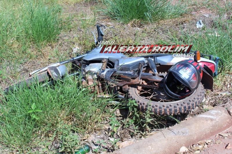 Motociclista fratura braço após ser atingido por carro em Rolim de Moura Motociclista fratura braço após ser atingido por carro em Rolim de Moura