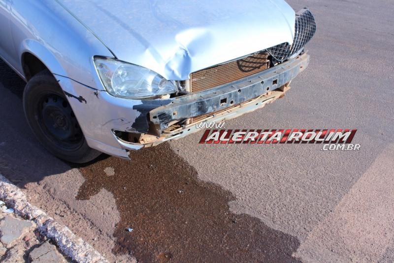 Mototaxista é encaminhada à UPA após ser atingida por carro no Centro de Rolim de Moura Mototaxista é encaminhada à UPA após ser atingida por carro no Centro de Rolim de Moura