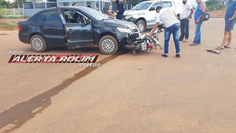 Mulher é socorrida após sua moto ser atingida por carro no Bairro Boa Esperança em Rolim de Moura Mulher é socorrida após sua moto ser atingida por carro no Bairro Boa Esperança em Rolim de Moura