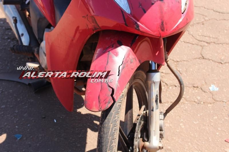 Mulher fratura braço após ser atingida por caminhão em Rolim de Moura Mulher fratura braço após ser atingida por caminhão em Rolim de Moura