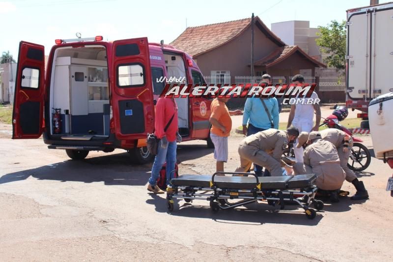 Mulher fratura braço após ser atingida por caminhão em Rolim de Moura Mulher fratura braço após ser atingida por caminhão em Rolim de Moura