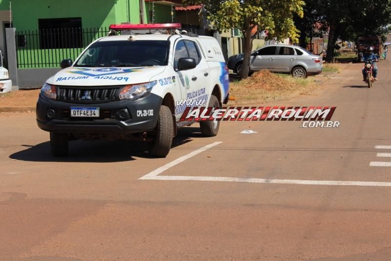 Mulher fratura braço após ser atingida por caminhão em Rolim de Moura Mulher fratura braço após ser atingida por caminhão em Rolim de Moura