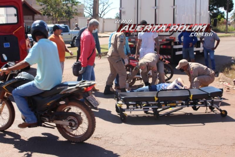 Mulher fratura braço após ser atingida por caminhão em Rolim de Moura Mulher fratura braço após ser atingida por caminhão em Rolim de Moura