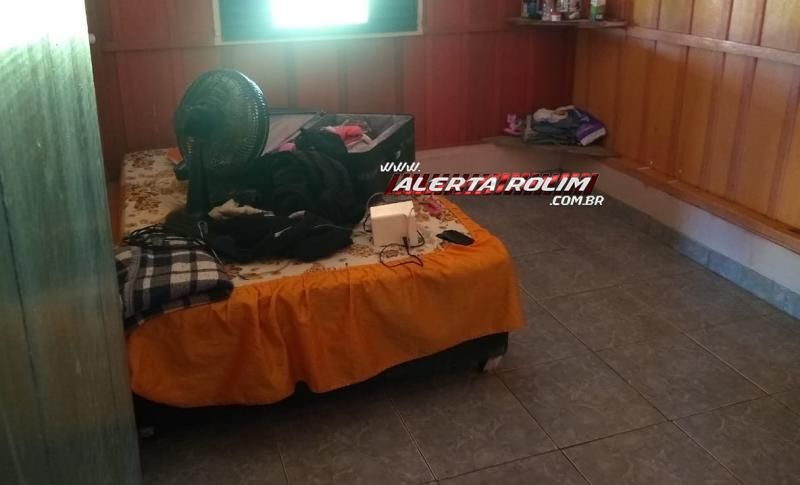 Patrulha Maria da Penha da PM do 10º Batalhão resgata mulher que era mantida presa pelo marido dentro de casa há mais de 30 dias, na zona rural de Rolim de Moura Patrulha Maria da Penha da PM do 10º Batalhão resgata mulher que era mantida presa pelo marido dentro de casa há mais de 30 dias, na zona rural de Rolim de Moura