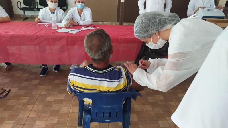 Pessoas em situação de rua receberam vacina contra a COVID-19 em Rolim de Moura Pessoas em situação de rua receberam vacina contra a COVID-19 em Rolim de Moura