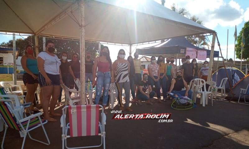 Protesto de esposas de policiais e bombeiros militares em Rondônia é encerrado até a próxima reunião com o Governo do Estado Protesto de esposas de policiais e bombeiros militares em Rondônia é encerrado até a próxima reunião com o Governo do Estado